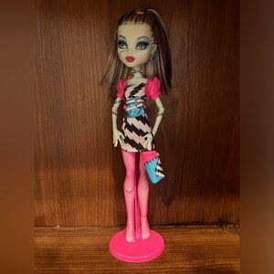 Dawn of the dance Frankie stein monster high doll